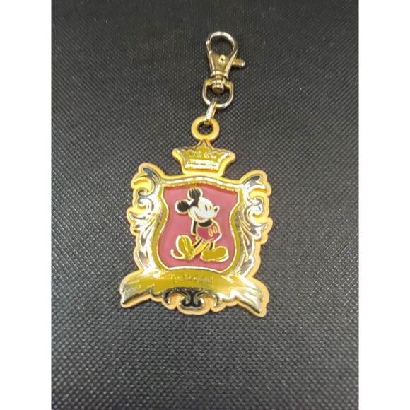Walt Disney 2007 Trading Luggage Keychain - Picture 2 of 9